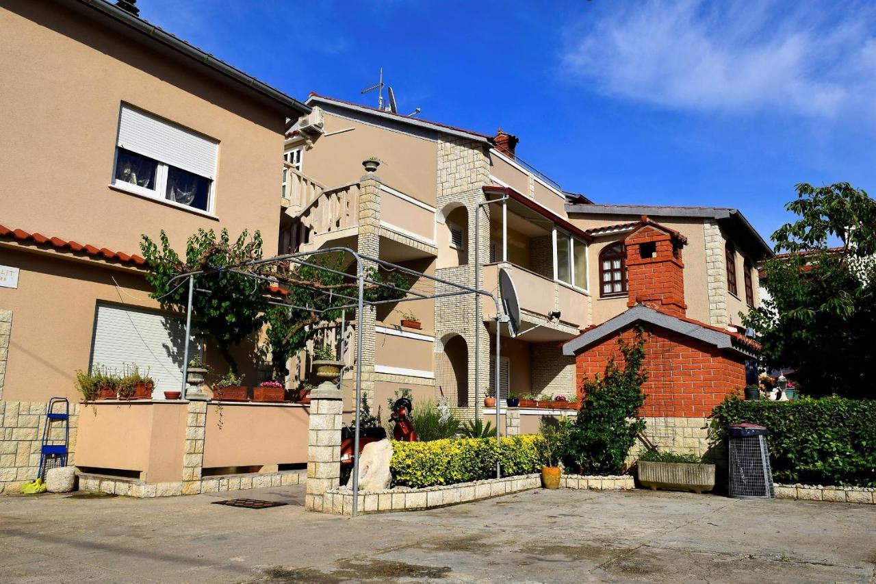 Zoro Apartments Palit Экстерьер фото